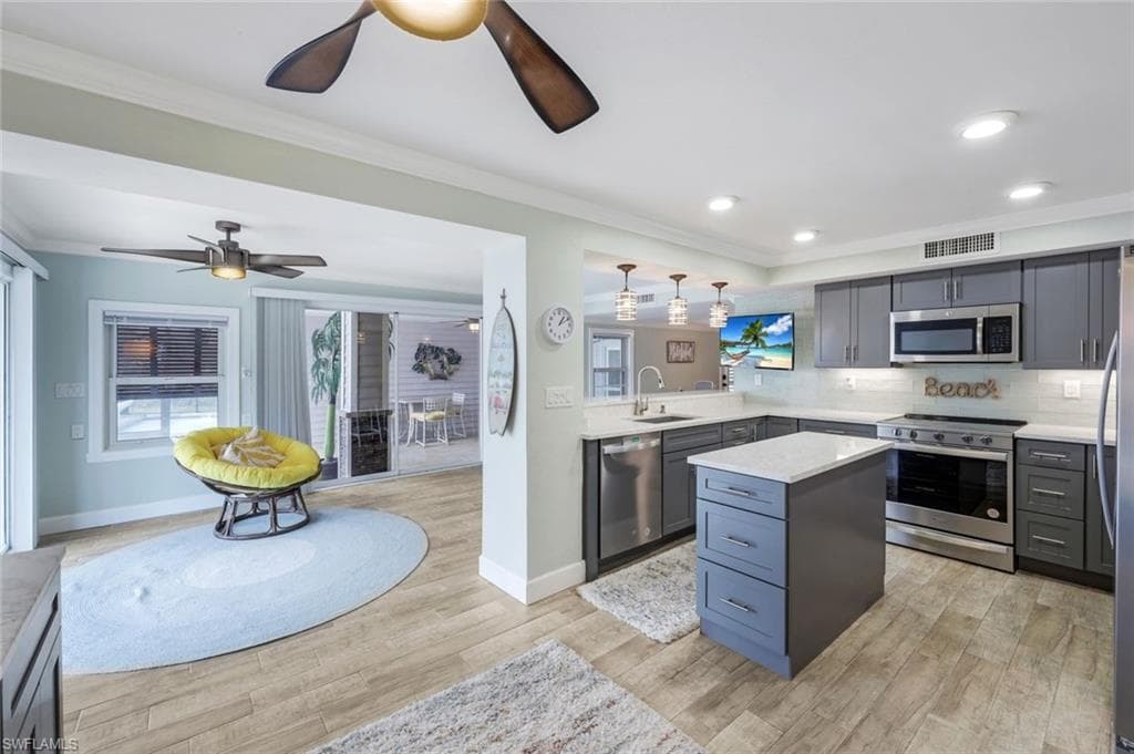 691 Palm Dr, Goodland, FL 34140-15