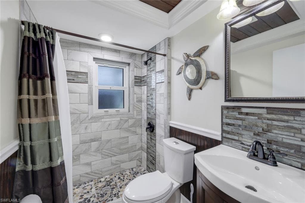 691 Palm Dr, Goodland, FL 34140-36