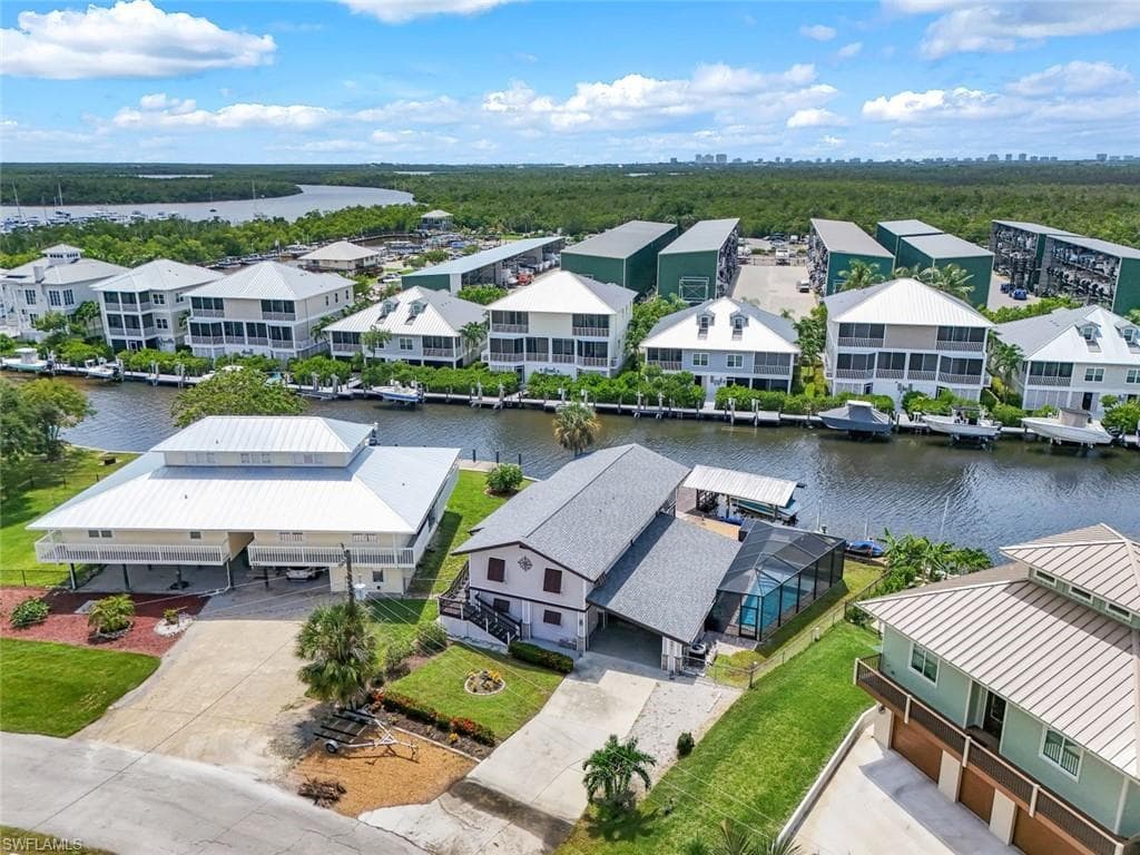 691 Palm Dr, Goodland, FL 34140-2