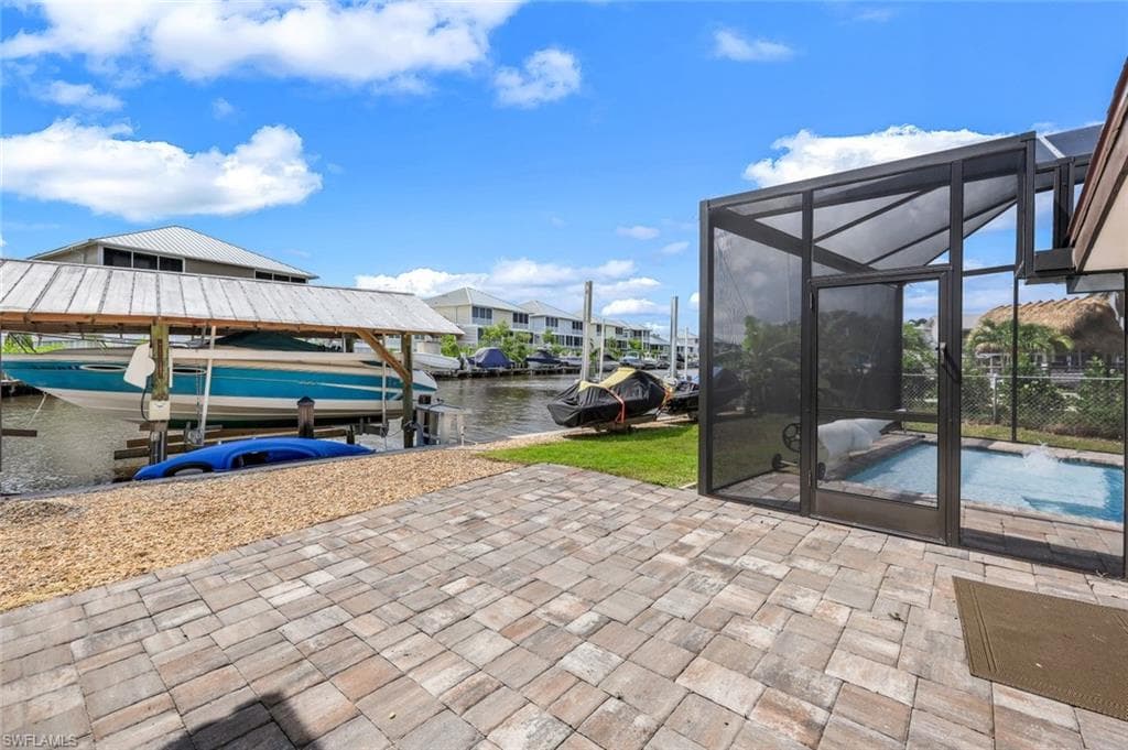 691 Palm Dr, Goodland, FL 34140-38