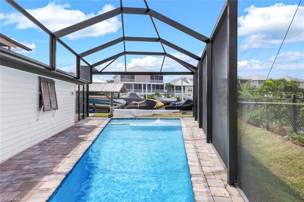 691 Palm Dr, Goodland, FL 34140-39