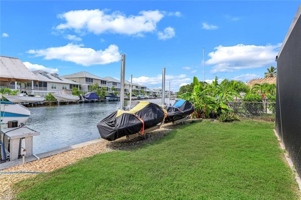 691 Palm Dr, Goodland, FL 34140-41