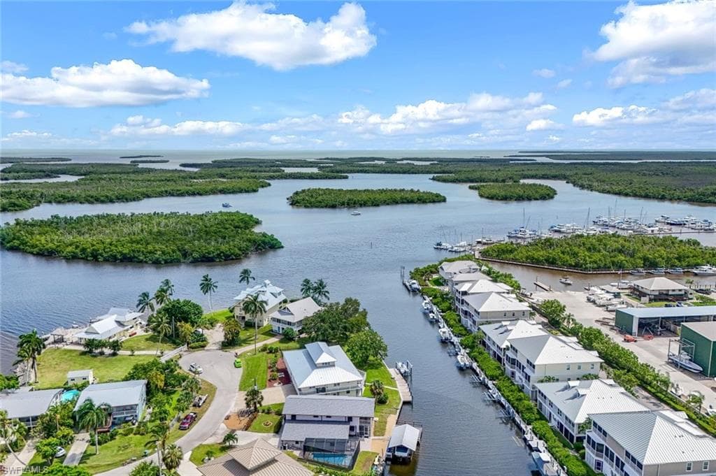 691 Palm Dr, Goodland, FL 34140-47