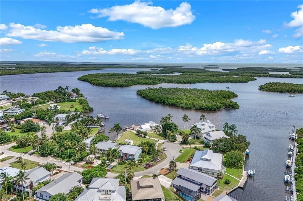 691 Palm Dr, Goodland, FL 34140-48