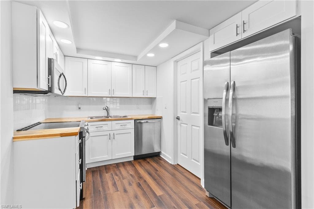 126 Andre Mar Dr, Fort Myers Beach, FL 33931-9