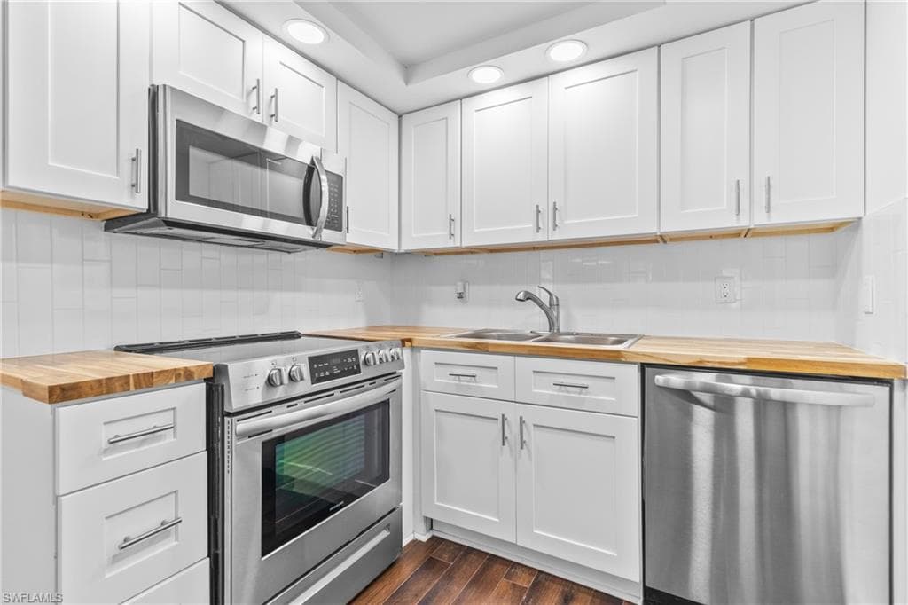 126 Andre Mar Dr, Fort Myers Beach, FL 33931-10