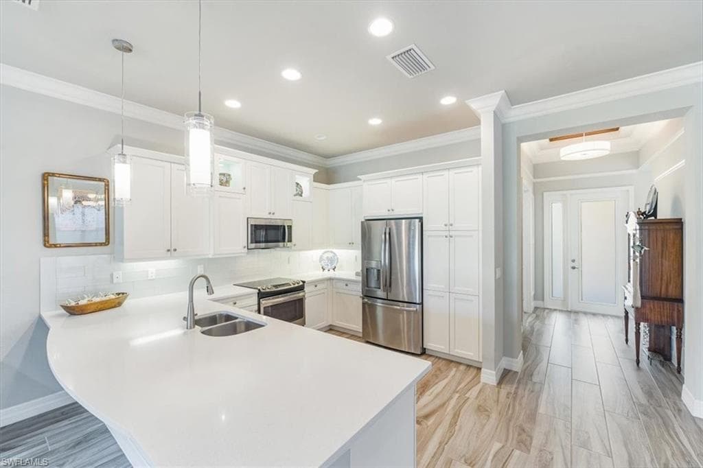 13418 Silktail Dr, Naples, FL 34109-13