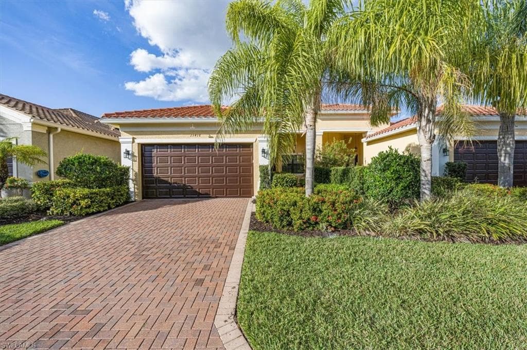 13418 Silktail Dr, Naples, FL 34109-1
