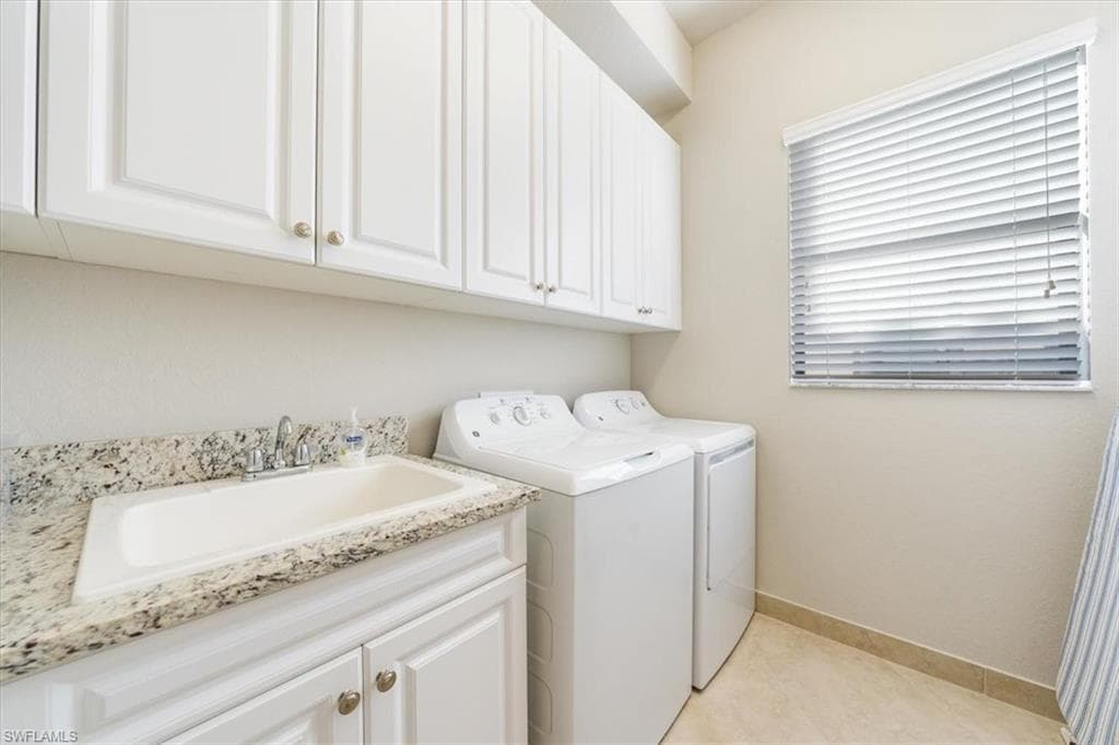 13418 Silktail Dr, Naples, FL 34109-8