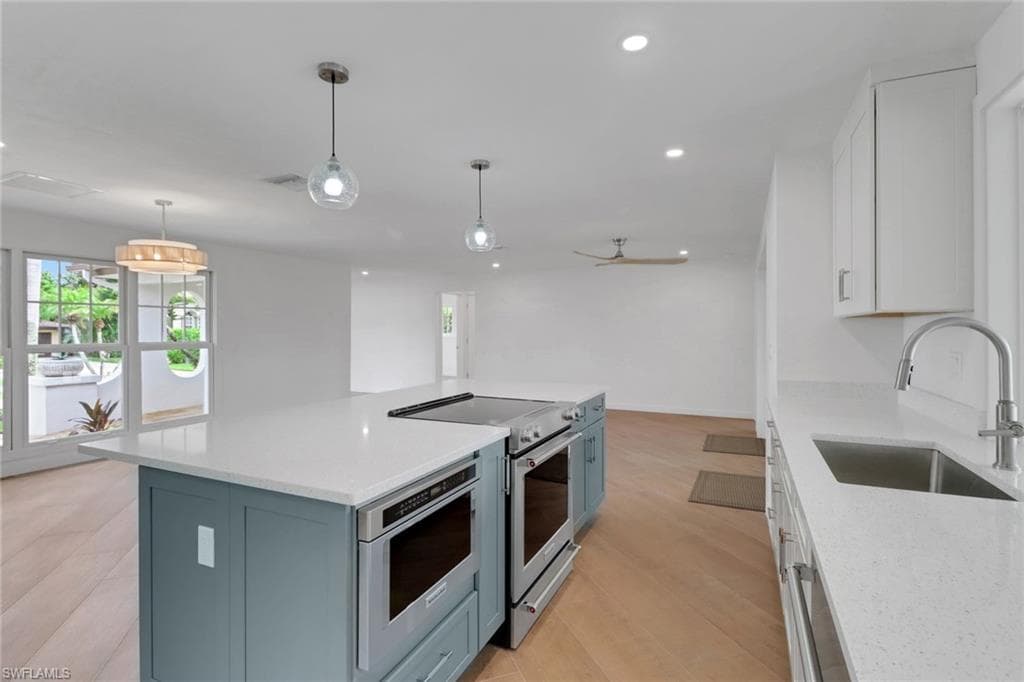 2105 Sheepshead Dr, Naples, FL 34102-8