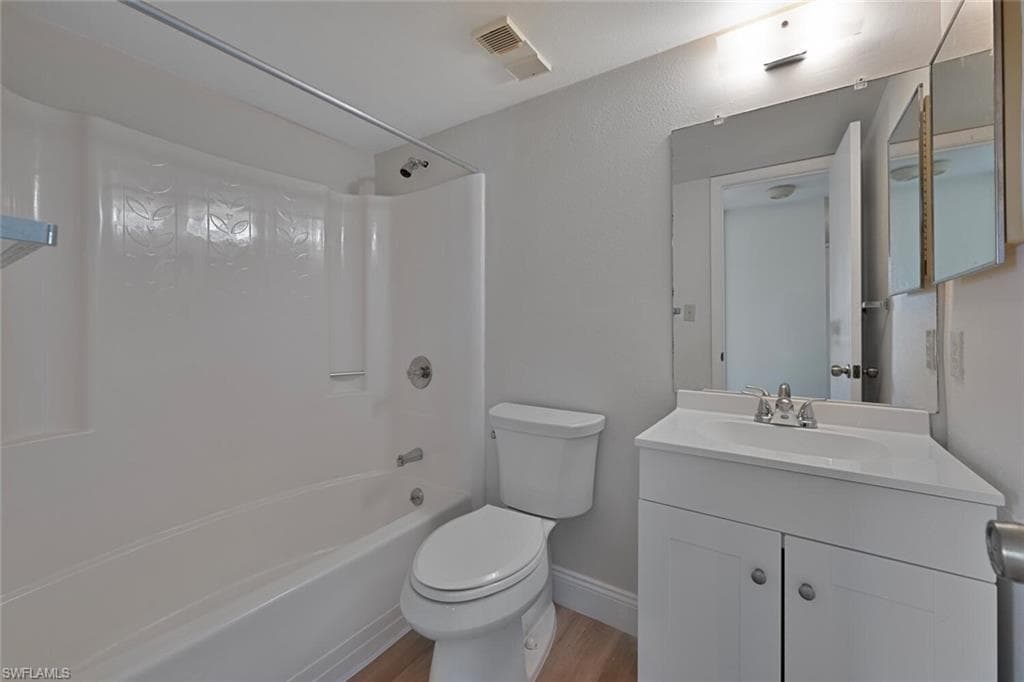 4238 27th Ct SW 101, Naples, FL 34116-11