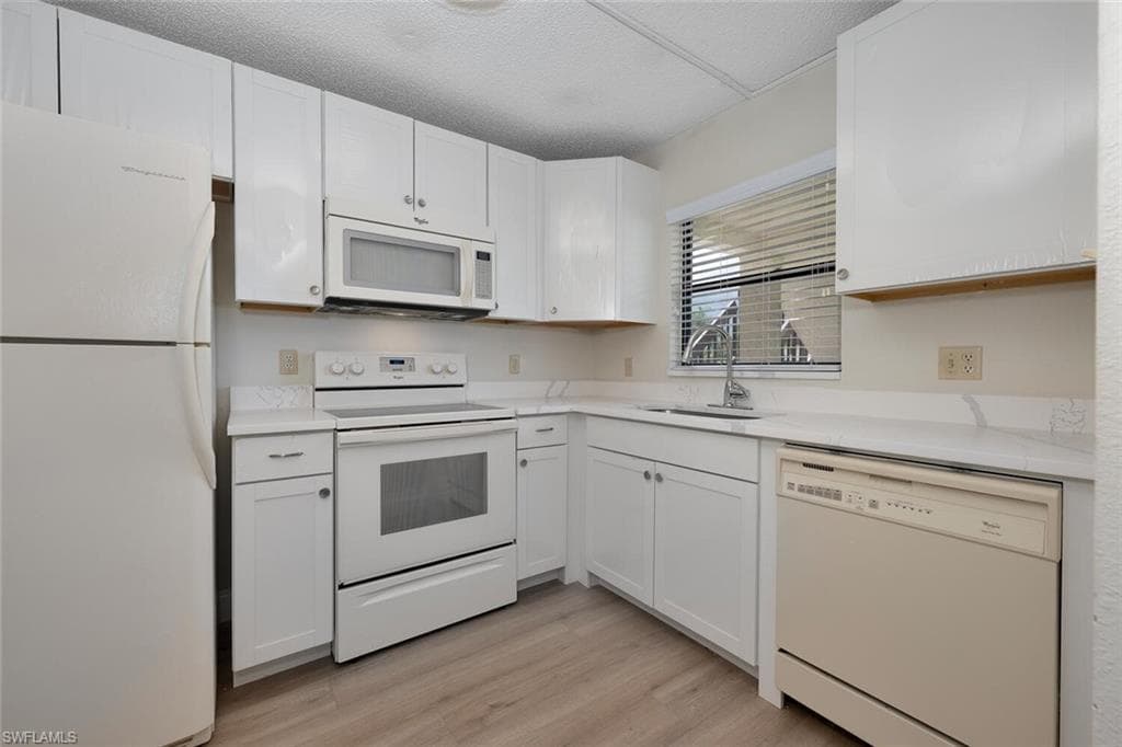 4238 27th Ct SW 101, Naples, FL 34116-5