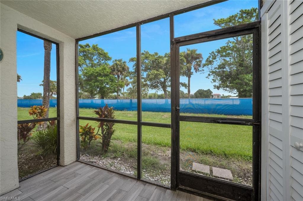 4238 27th Ct SW 101, Naples, FL 34116-6