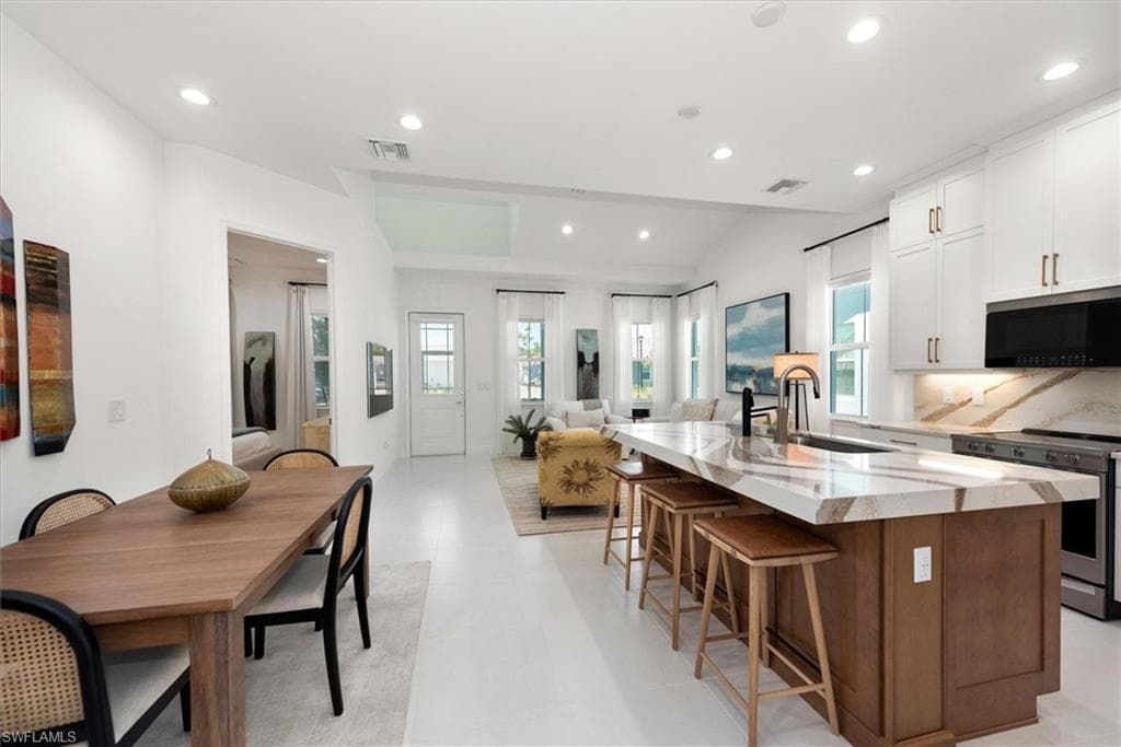 7315 Cayo Coco Ln, Naples, FL 34113-8