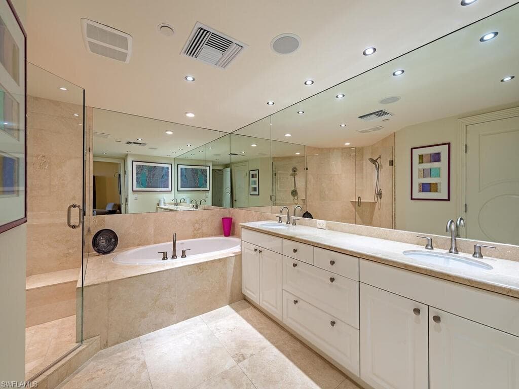 7117 Pelican Bay Blvd 507, Naples, FL 34108-9