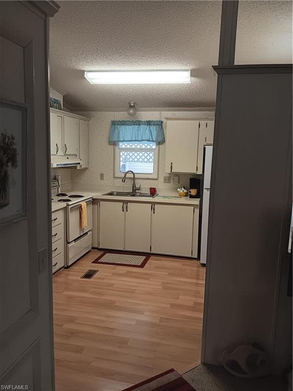 10330 Wales Loop, Bonita Springs, FL 34135-6651-8