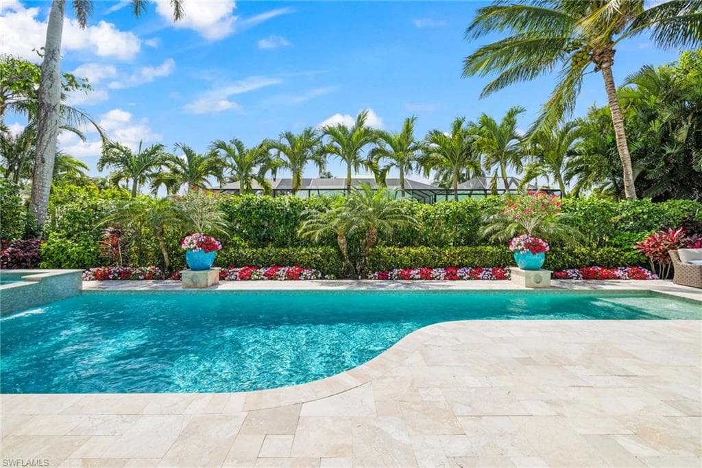 532 Pine Grove Ln, Naples, FL 34103-8