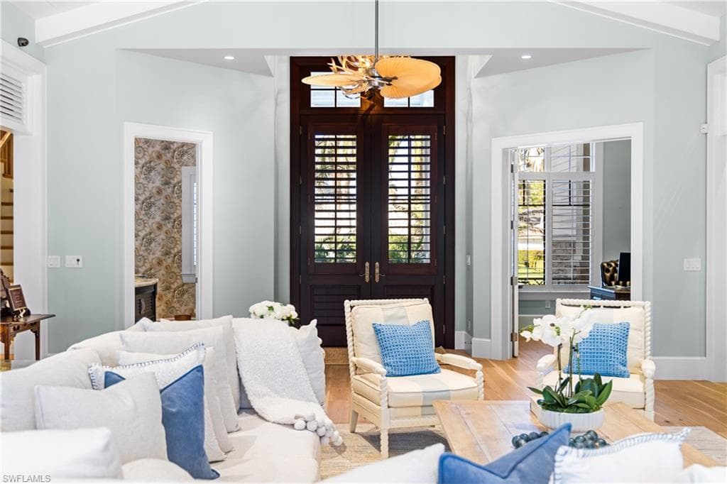 532 Pine Grove Ln, Naples, FL 34103-10