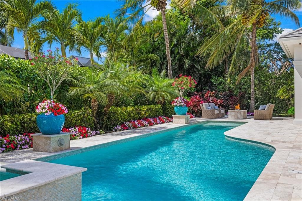 532 Pine Grove Ln, Naples, FL 34103-24