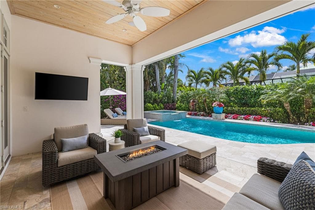 532 Pine Grove Ln, Naples, FL 34103-27