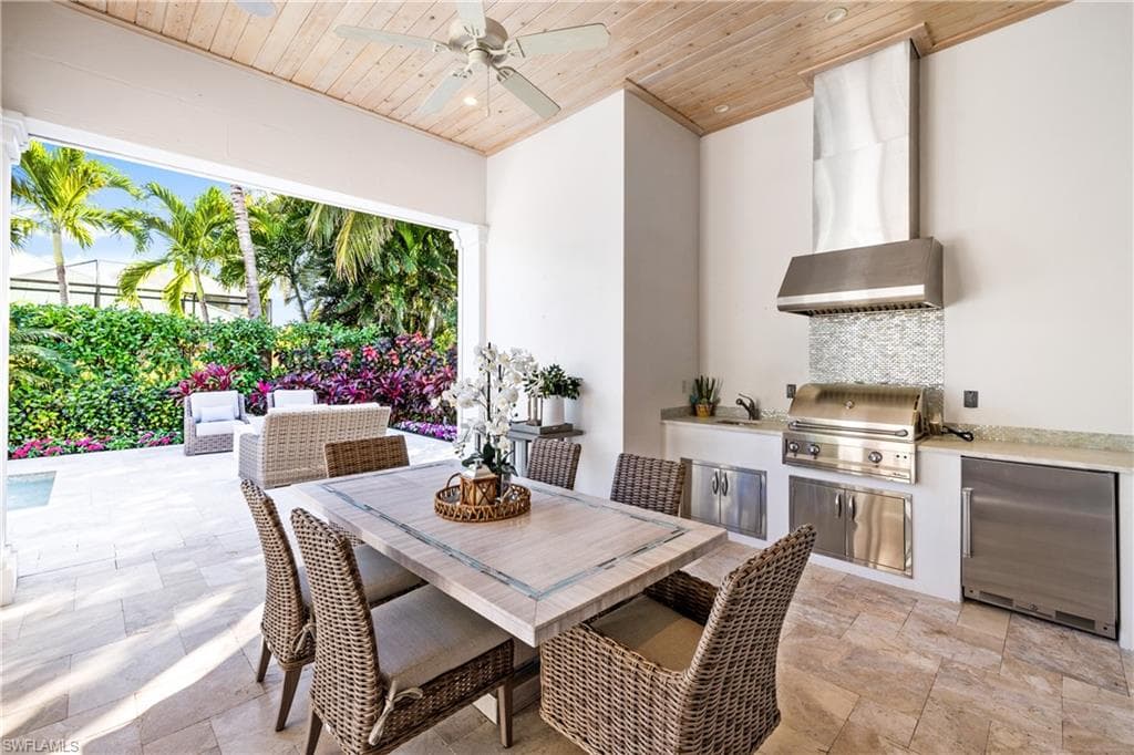 532 Pine Grove Ln, Naples, FL 34103-28