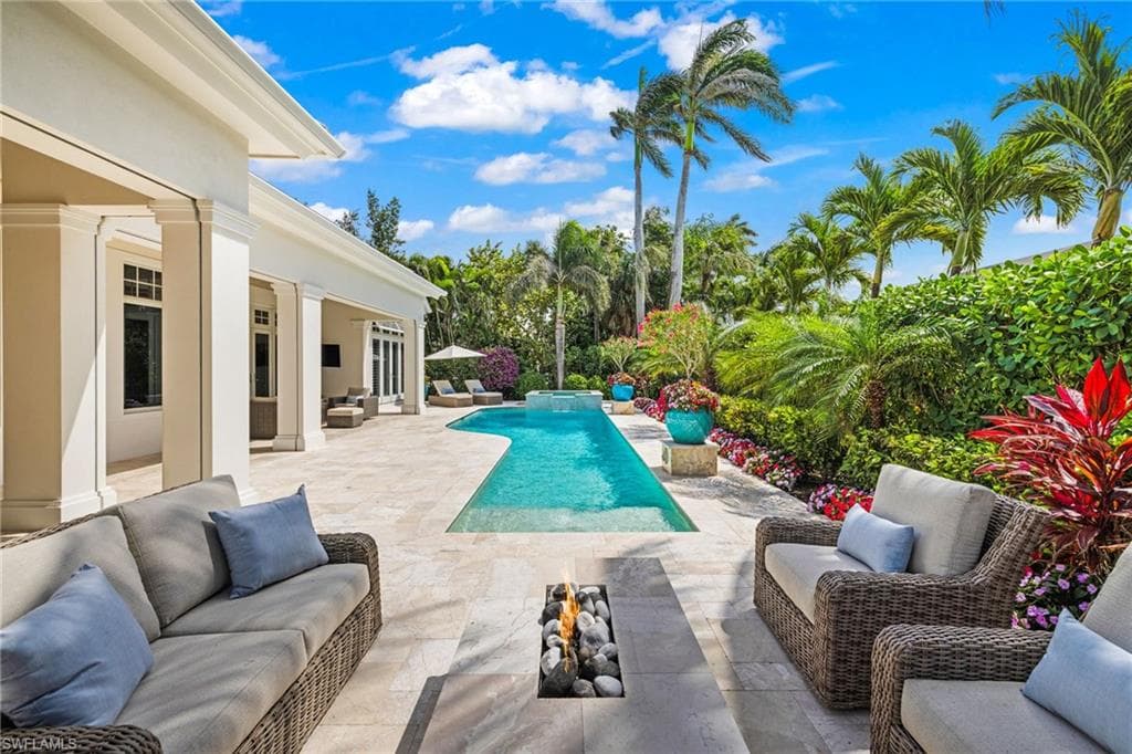 532 Pine Grove Ln, Naples, FL 34103-29