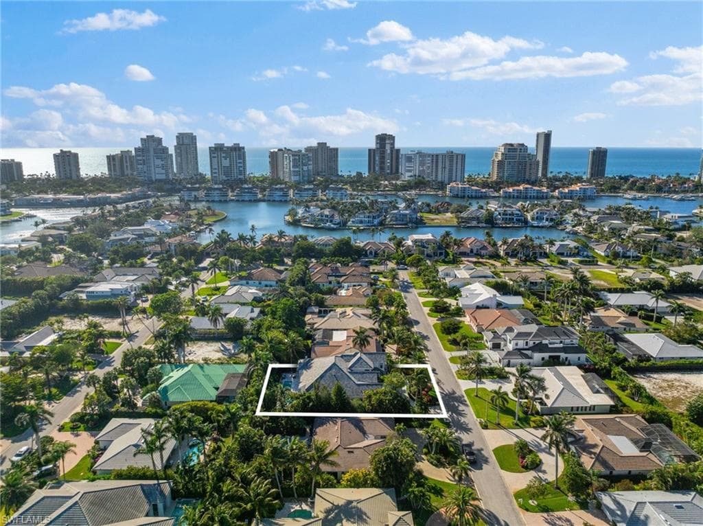 532 Pine Grove Ln, Naples, FL 34103-2