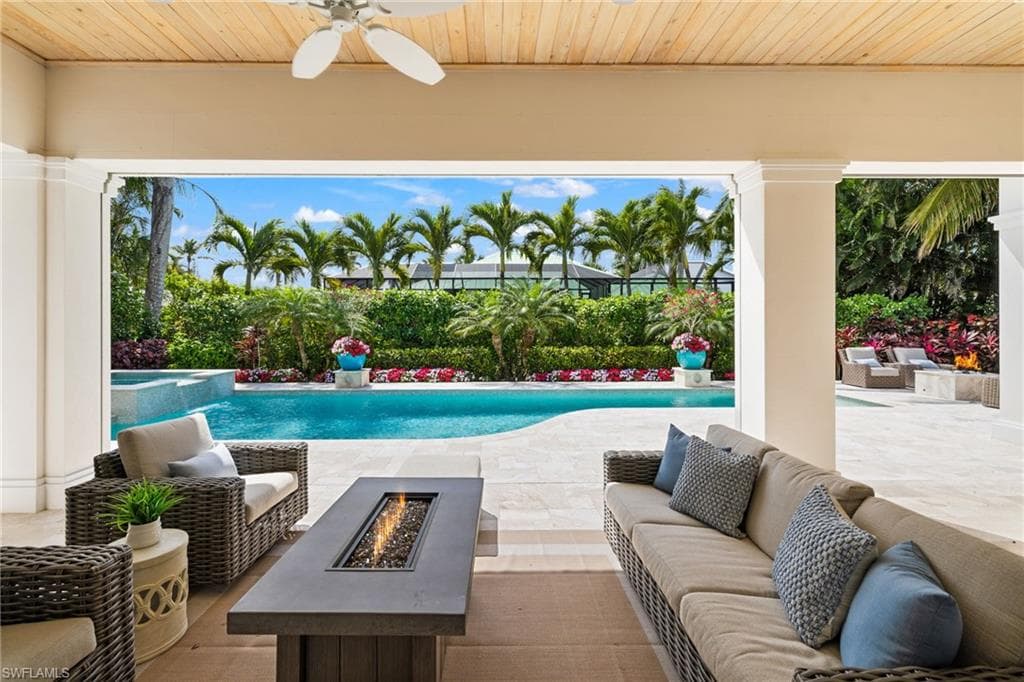 532 Pine Grove Ln, Naples, FL 34103-7