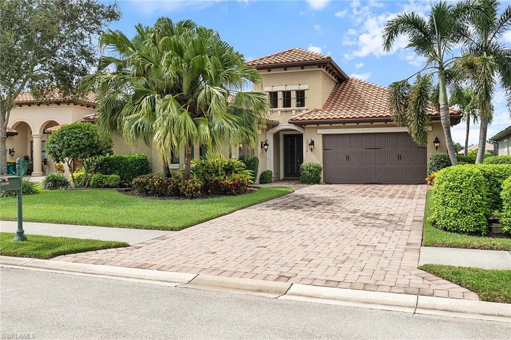 12440 Wisteria Dr, Naples, FL 34120-2
