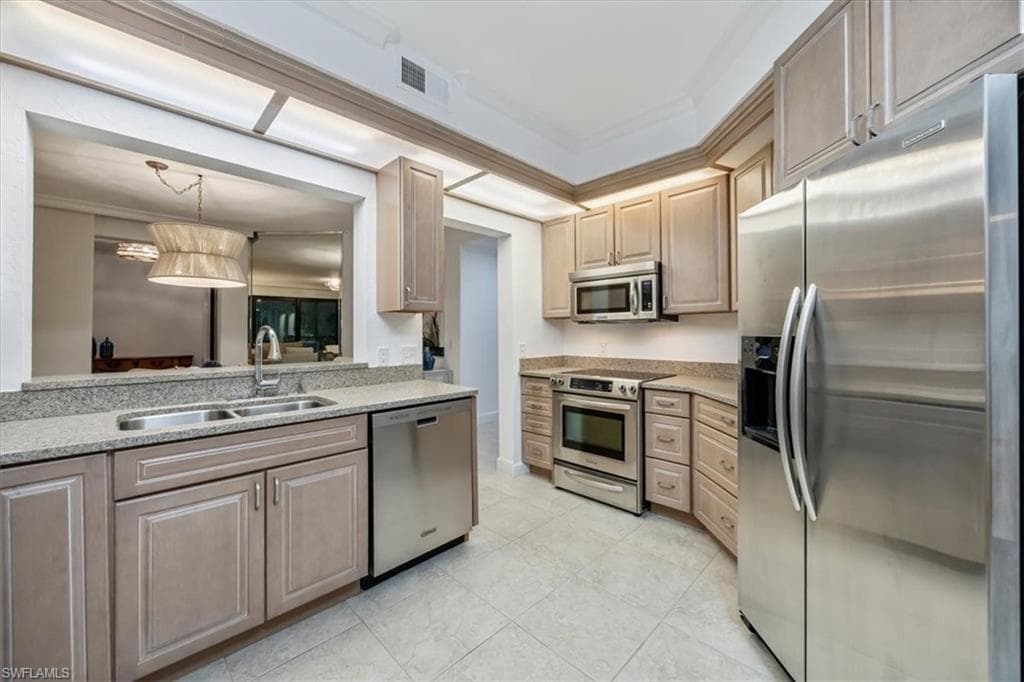 6510 Valen Way B102, Naples, FL 34108-8