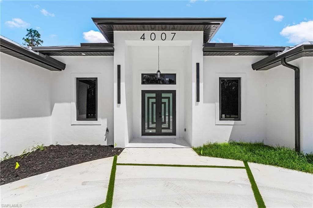 4007 2nd Ave SE, Naples, FL 34117-4