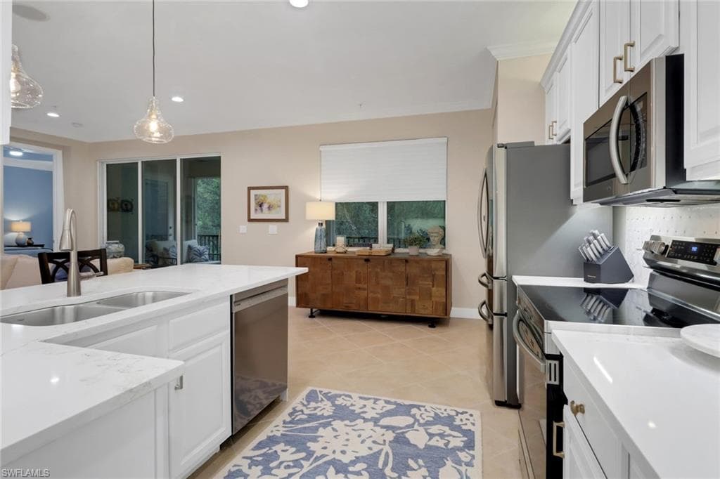 6502 Monterey Pt 204, Naples, FL 34105-9