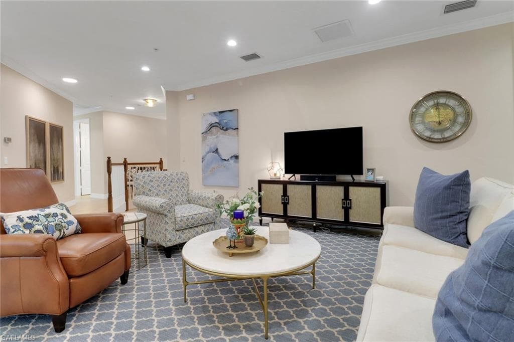 6502 Monterey Pt 204, Naples, FL 34105-4