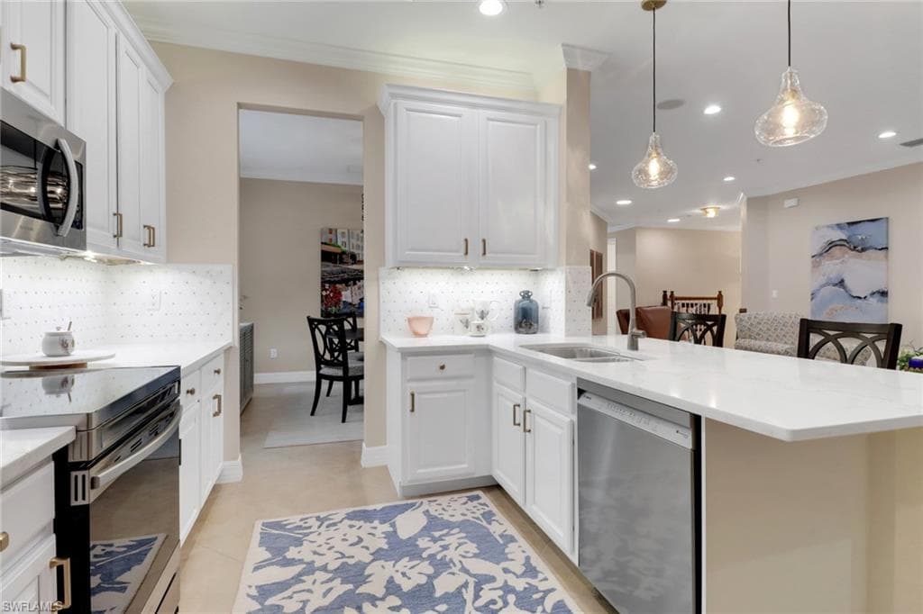 6502 Monterey Pt 204, Naples, FL 34105-7