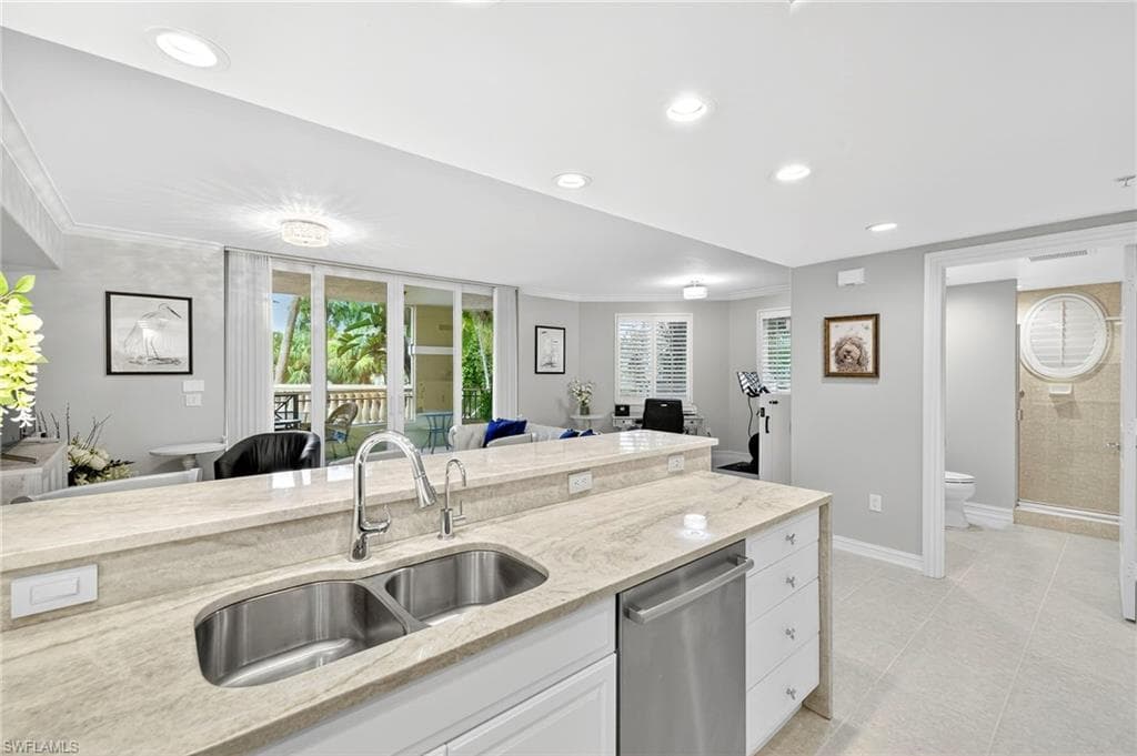 2748 Tiburon Blvd E 106c, Naples, FL 34109-11