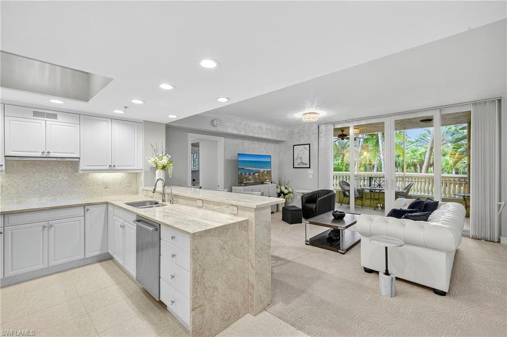 2748 Tiburon Blvd E 106c, Naples, FL 34109-2