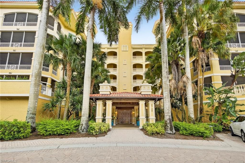 2748 Tiburon Blvd E 106c, Naples, FL 34109-4
