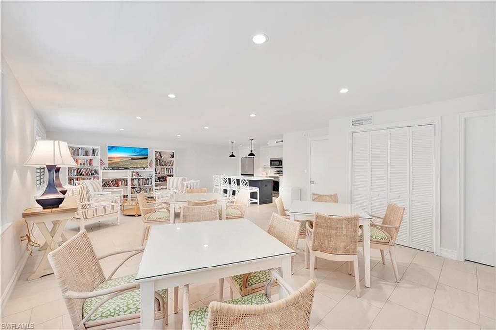 1930 Gulf Shore Blvd N D101, Naples, FL 34102-17