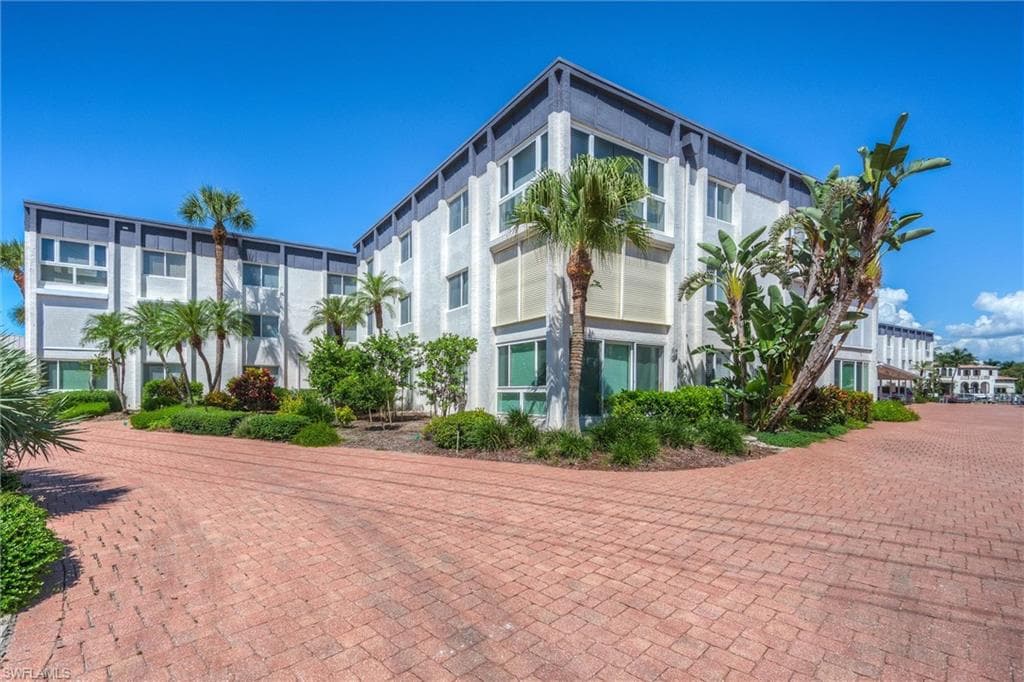 1930 Gulf Shore Blvd N D101, Naples, FL 34102-20