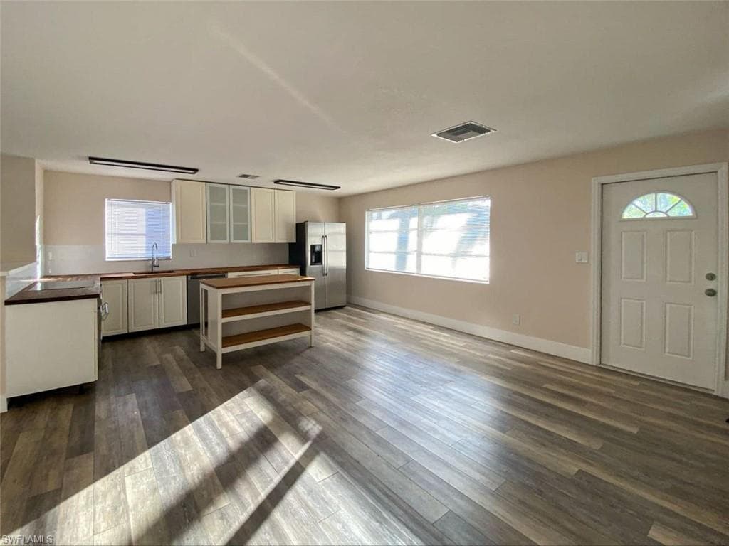 550 14th St N, Naples, FL 34102-4