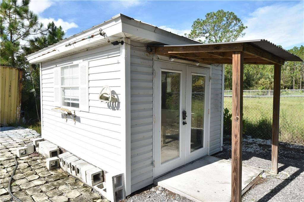 3390 27th Ave NE, Naples, FL 34120-38