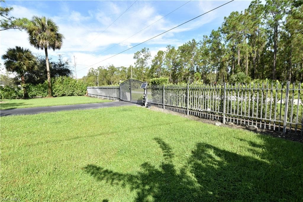 3390 27th Ave NE, Naples, FL 34120-4