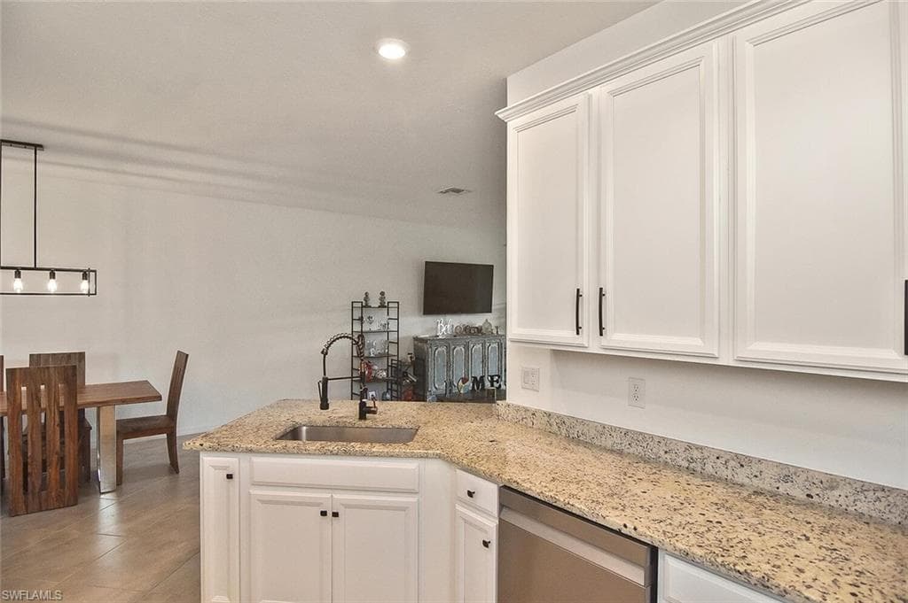 1661 Alameda Dr, Naples, FL 34120-17