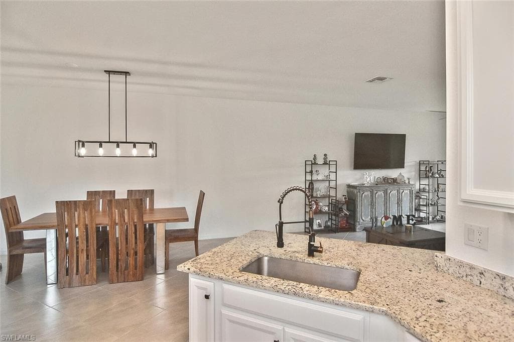1661 Alameda Dr, Naples, FL 34120-18