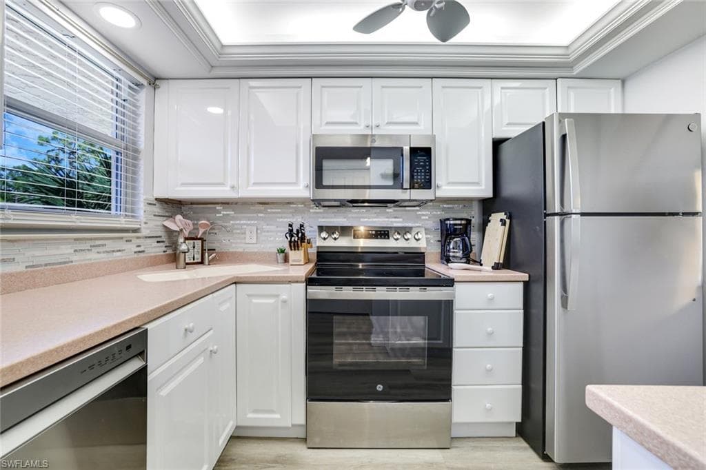 200 Forest Lakes Blvd 204, Naples, FL 34105-2
