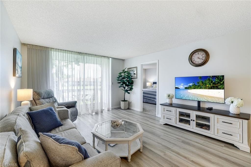 200 Forest Lakes Blvd 204, Naples, FL 34105-4