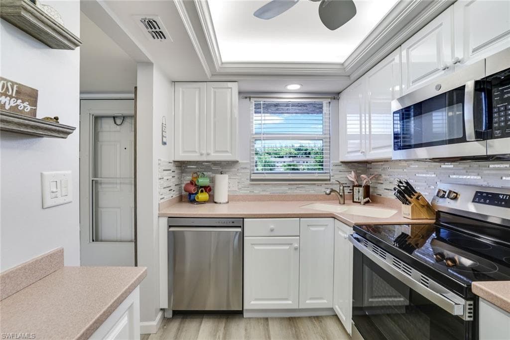 200 Forest Lakes Blvd 204, Naples, FL 34105-7