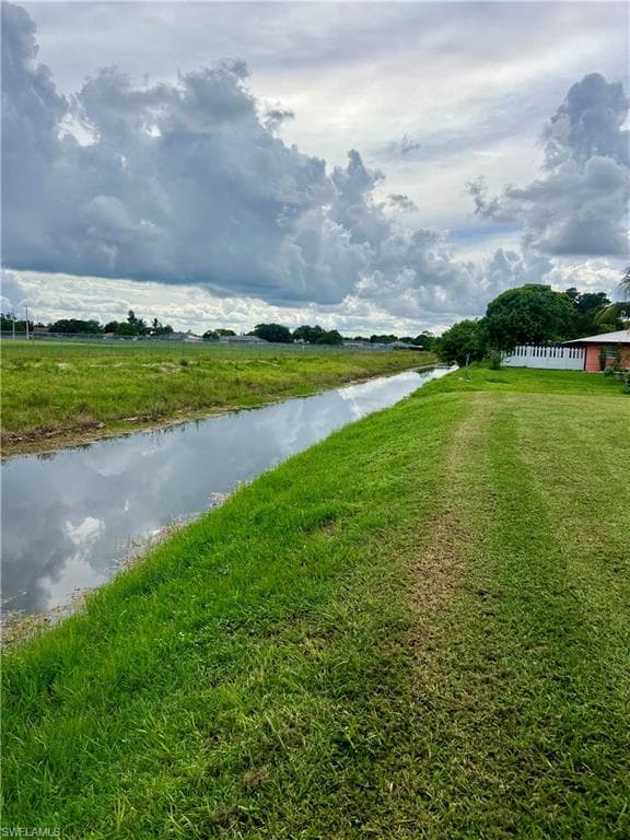 834 Gardenside Ct, Lehigh Acres, FL 33936-9