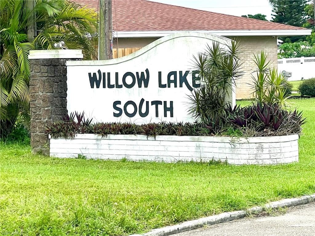 834 Gardenside Ct, Lehigh Acres, FL 33936-28