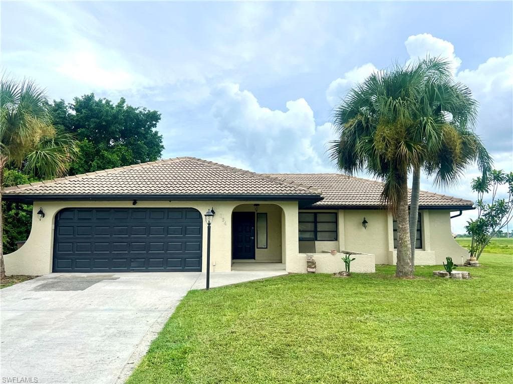 834 Gardenside Ct, Lehigh Acres, FL 33936-2